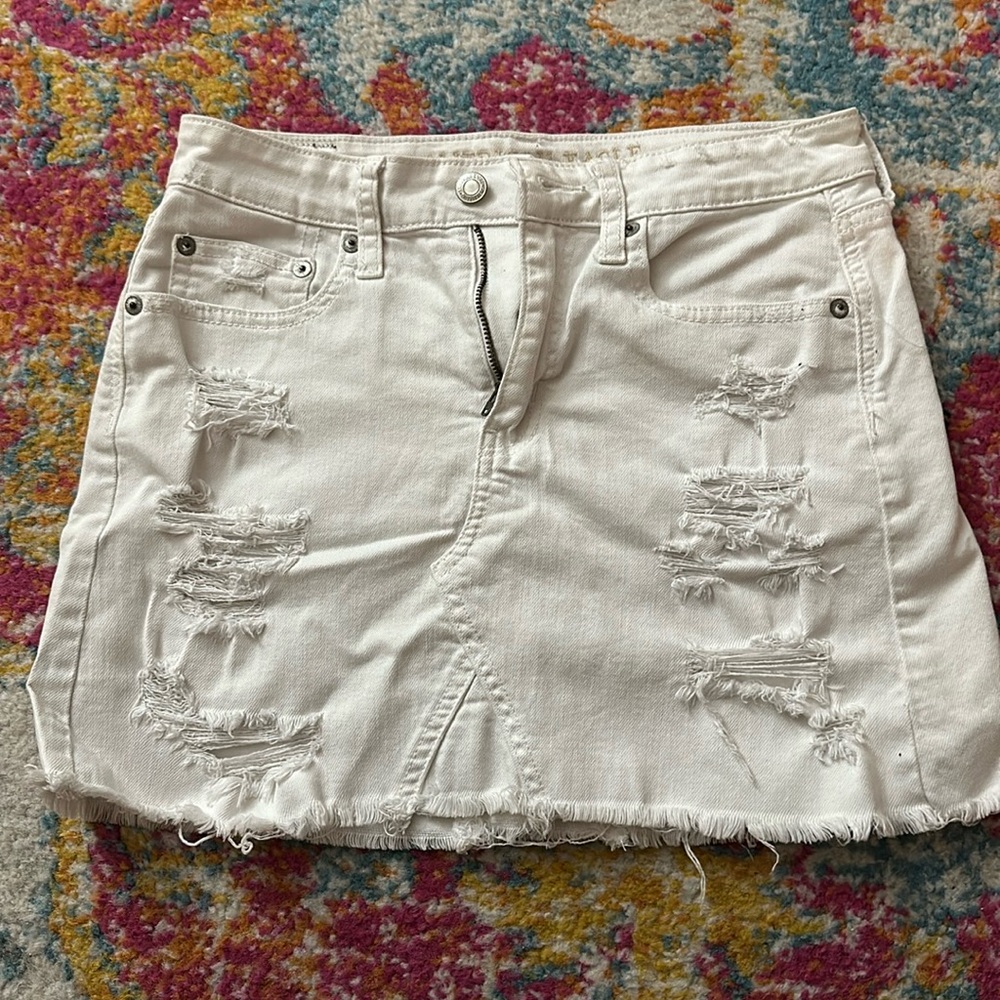 White denim skirt american eagle size 2!